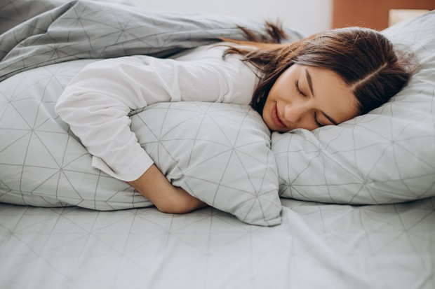 Inilah Kebiasaan Tidur yang Dapat Bikin Umur Panjang/foto:freepik/senivpetro Inilah Kebiasaan Tidur yang Dapat Bikin Umur Panjang
