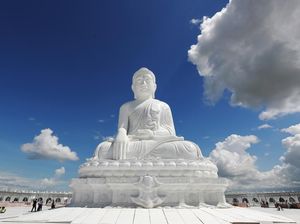 Jenderal Myanmar Pamer Patung Buddha Tertinggi di Dunia