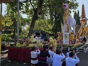 Pelebon Permaisuri Raja Gianyar Terakhir, Bade Tumpang 9 Diarak ke Setra Beng Pelebon Permaisuri Raja Gianyar Terakhir, Bade Tumpang 9 Diarak ke Setra Beng