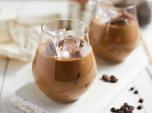 7 Minuman yang Perlu Dibatasi Demi Kesehatan Optimal 7 Minuman yang Perlu Dibatasi Demi Kesehatan Optimal