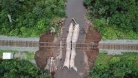 Longsor Bikin Jalur Kereta-Jalan Raya di Kanada Putus