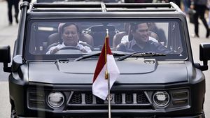Momen Jokowi Naik Maung Dikawal Prabowo & Erick Thohir