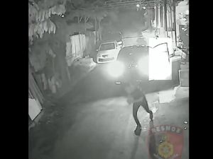 Detik-detik Sopir Taksi Online Dibunuh dan Mobil Dirampas Detik-detik Sopir Taksi Online Dibunuh dan Mobil Dirampas