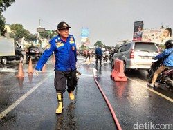 Pemotor Tergelincir gegara Tumpahan Oli di Soekarno-Hatta Bandung