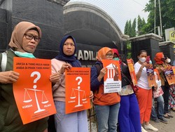 Pendukung ART Siti Gelar Aksi di PN Jaksel Jelang Putusan Majikan Penganiaya