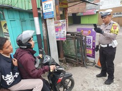 Duh...Banyak Pemotor di Cianjur Berkendara Tak Pakai Helm!
