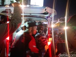 Heboh Pria Misterius Lompat dari Atas Jembatan di Purwakarta