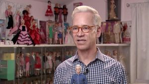 Pria 55 Tahun Ini Koleksi Ratusan Boneka Barbie
