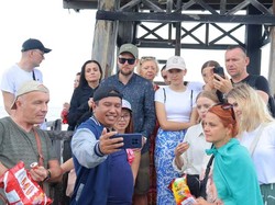 Pria Sinjai Nikahi Bule Polandia Bawa Keluarga Nikmati Pesona Tongke-tongke