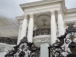 Ternyata Pemilik Deretan Rumah Mewah di Kampung Garut Pengusaha Tas