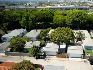 Kecil Banget tapi Keren! Rumah 13 M2 di Pinggir Pantai, Begini Isinya