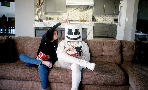 Selenag Gomez mulai berkolaborasi dengan penyanyi lain