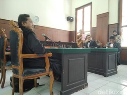 Rekam Rekan Kerja di Toilet, Pria di Surabaya Divonis 1 Tahun 8 Bulan Bui