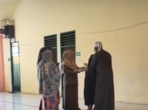Kesurupan Massal Siswa SMPN 2 Parepare yang Disebut gegara Pohon Ditebang Kesurupan Massal Siswa SMPN 2 Parepare yang Disebut gegara Pohon Ditebang