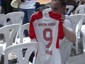 Momen Postecoglou Kesal Lihat Jersey Bayern dengan Nama Kane