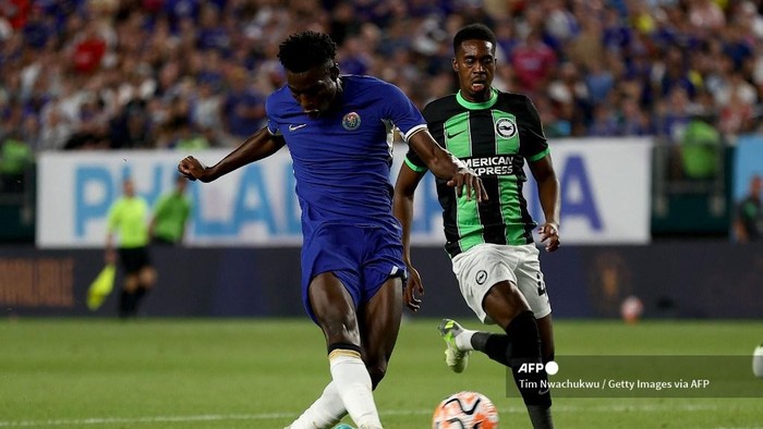 PHILADELPHIA, PENNSYLVANIA - JULY 22: Nicolas Jackson #43 of Chelsea scores a goal during the second half of the pre season friendly match against the Brighton & Hove Albion at Lincoln Financial Field on July 22, 2023 in Philadelphia, Pennsylvania.   Tim Nwachukwu/Getty Images/AFP (Photo by Tim Nwachukwu / GETTY IMAGES NORTH AMERICA / Getty Images via AFP)