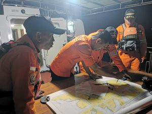 27 Korban Kapal Tenggelam di Buteng Ditemukan Selamat, Pencarian Dihentikan 27 Korban Kapal Tenggelam di Buteng Ditemukan Selamat, Pencarian Dihentikan