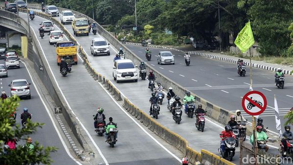 Pengecoran Selesai, Flyover Pesing Kembali Dibajak Pemotor