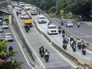 Pengecoran Selesai, Flyover Pesing Kembali Dibajak Pemotor Pengecoran Selesai, Flyover Pesing Kembali Dibajak Pemotor