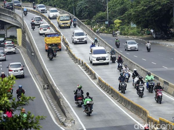 Pengecoran Selesai, Flyover Pesing Kembali Dibajak Pemotor