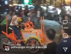 Viral Pengemudi Bentor Ugal-ugalan gegara Mabuk Dikeroyok Massa di Malioboro Viral Pengemudi Bentor Ugal-ugalan gegara Mabuk Dikeroyok Massa di Malioboro