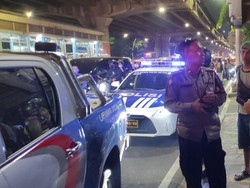 Lampu Rotator Mobil Polisi Dikritik Menyilaukan, Bisa Nggak Warnanya Diganti Hijau?