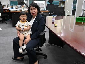 Anggota Parlemen Korsel Berjuang Lawan Zona Larangan Bawa Anak