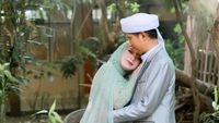 7 Potret Pernikahan Pasutri Beda Usia 34 Tahun, Suamiku Teman Ayahku