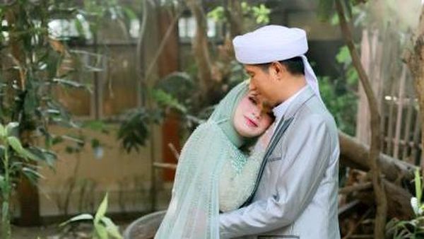 7 Potret Pernikahan Pasutri Beda Usia 34 Tahun, Suamiku Teman Ayahku