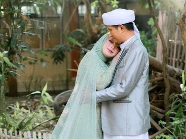 7 Potret Pernikahan Pasutri Beda Usia 34 Tahun, Suamiku Teman Ayahku