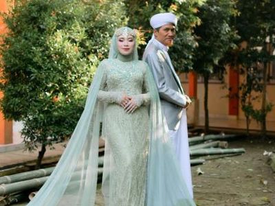 6 Foto Jodohku Ternyata Teman Ayahku, Bukti Cinta Tak Pandang Usia