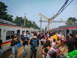 Total 13 KRL Terganggu dan 8 Dibatalkan Buntut Truk Tabrak Tiang di Bintaro