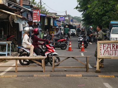 Imbas Kecelakaan Truk, Lalin ke Tanah Kusir Dialihkan
