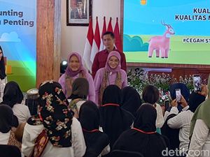 Saat Iriana Joko Widodo Bermain Kuis dengan Puluhan Ibu di Banyuwangi