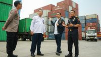 Kamrussamad Tinjau Terminal Peti Kemas Pelabuhan Tanjung Priok
