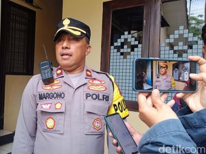 Pemobil CRV Acungkan Pistol usai Senggol Pemotor, Polisi: Senpinya Mainan Pemobil CRV Acungkan Pistol usai Senggol Pemotor, Polisi: Senpinya Mainan