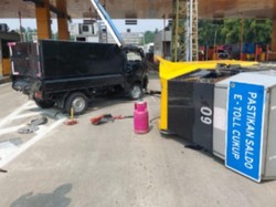 Truk Tabrak 2 Kendaraan hingga Gardu Tol Jagorawi, 1 Orang Luka