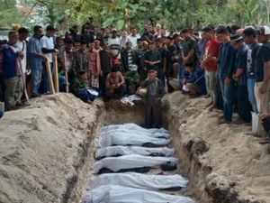 Alasan 15 Korban Tewas Kapal Tenggelam di Sultra Dimakamkan Satu Liang Lahad Alasan 15 Korban Tewas Kapal Tenggelam di Sultra Dimakamkan Satu Liang Lahad