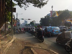Lalin Macet di Jalan Warung Buncit Arah Kuningan Pagi Ini
