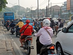 Warga Mengeluh Capek Hadapi Macet di Ciputat Tiap Hari: Cuma Bisa Sabar