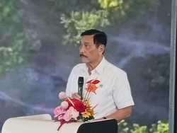 Luhut Persilakan Bahlil Maju Jadi Calon Ketua Umum Golkar