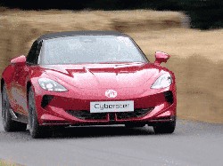 Belum Resmi Dijual, Mobil Listrik MG Cyberster Sudah Turun Balapan