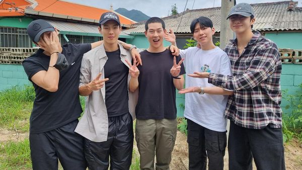 Potret Joohoney Wajib Militer Diantar Member MONSTA X