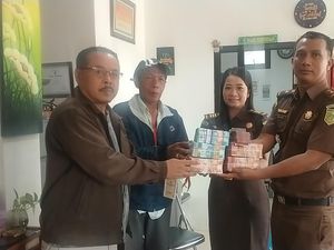 Satu Terpidana Korupsi LPD Sunantaya Serahkan Uang Pengganti Rp 435 Juta Satu Terpidana Korupsi LPD Sunantaya Serahkan Uang Pengganti Rp 435 Juta
