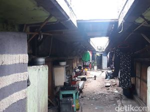 Ada Permukiman di Bawah Jalan Tol, Tanahnya Punya Siapa?