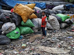 Potret Kehidupan Anak-anak di Pemukiman Kumuh Cilincing