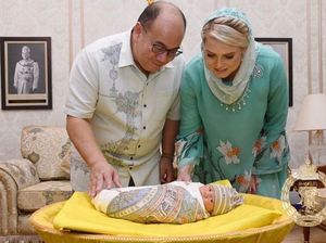 Istri Bule Putra Mahkota Kelantan Melahirkan Anak Pertama, Pamer Wajah Bayi