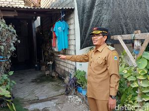 Unik! Belasan Rumah Ini Ruang Tamunya di Gresik Dapurnya di Lamongan