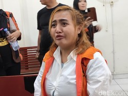 Lina Mukherjee Menangis Sebelum Sidang, Rindu Ibu di Kalimantan