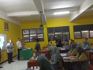 Tahun Ajaran Baru, Heru Budi Tinjau Sekolah di Kepulauan Seribu